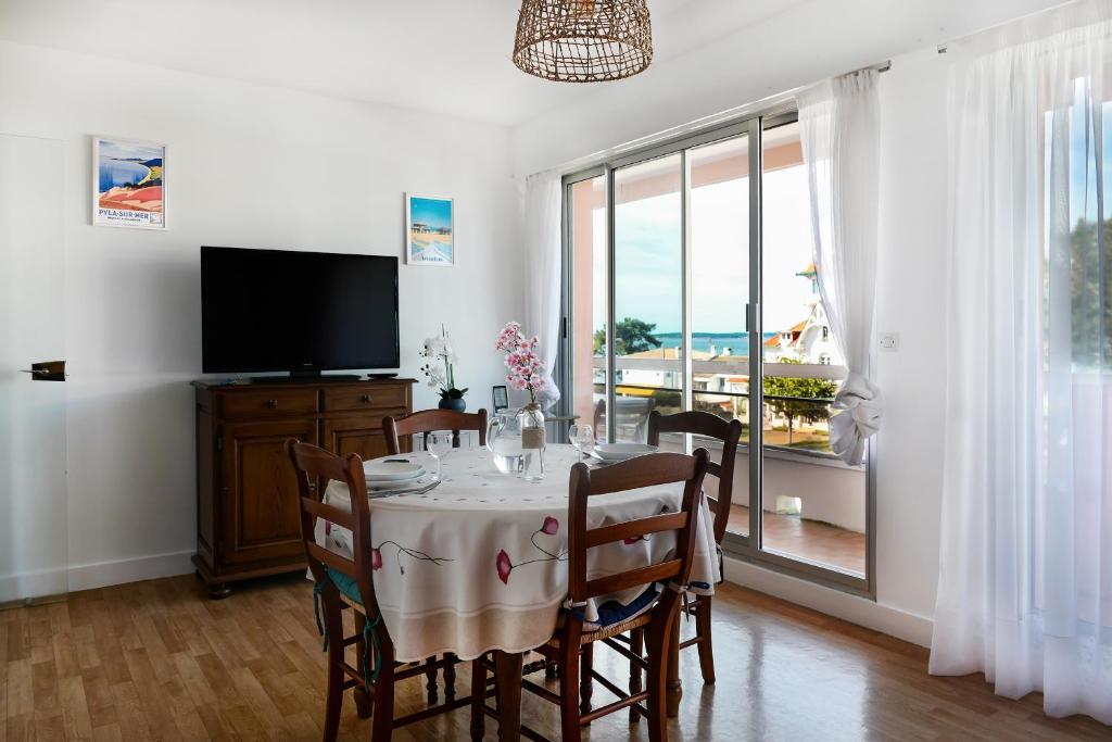 Appartement entièrement rénové avec vue sur le bassin et villa St Yves - Parking privé - 3