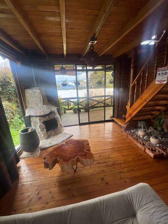 Luz del bosque, chalet con jacuzzi y chimenea en Santa Elena - 2