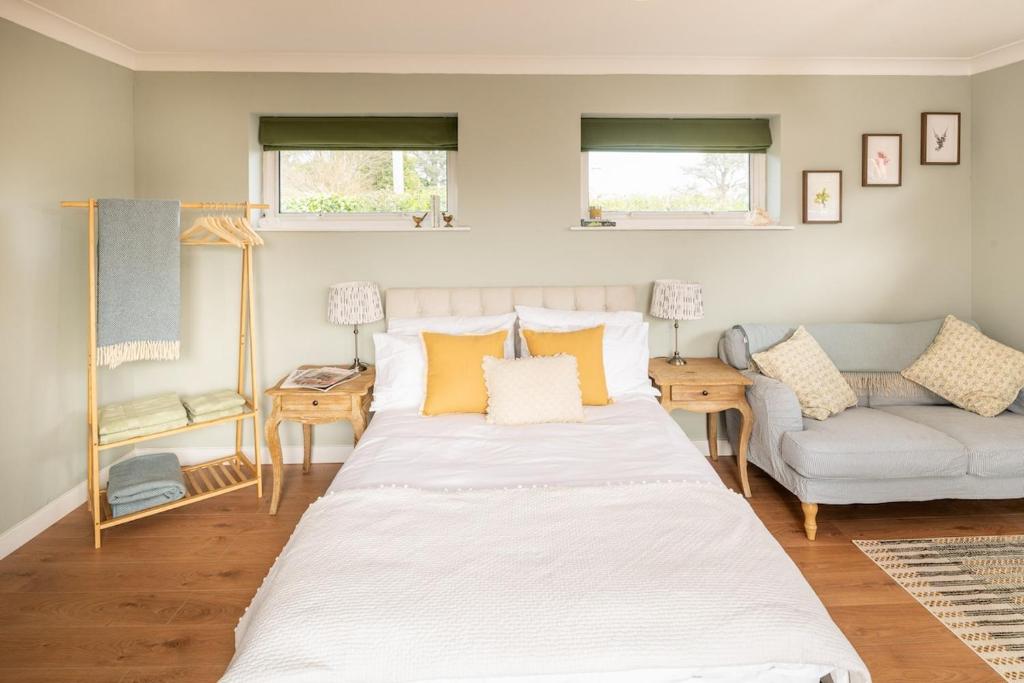 The Garden Room at Rivendell, dog-friendly annexe in Lyme Regis