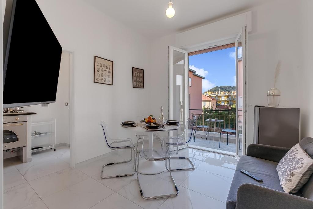 Boccaccio - Apartment with Balcony, Near Marina & Beach - Happy Rentals - 2