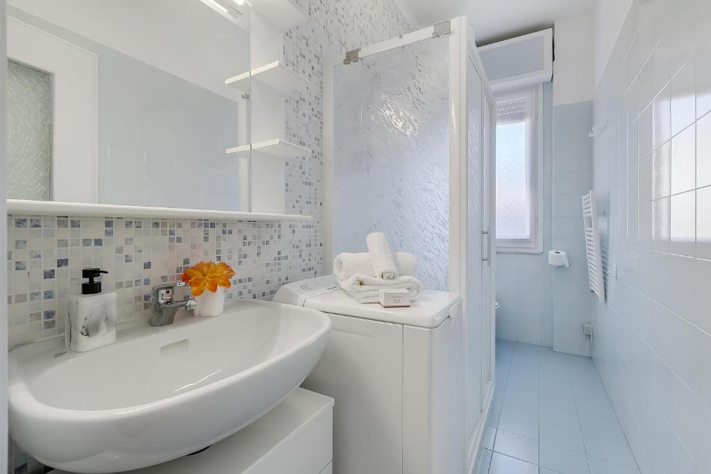 Verdi Loano Beach Apartment with Balcony - Happy Rentals - 5