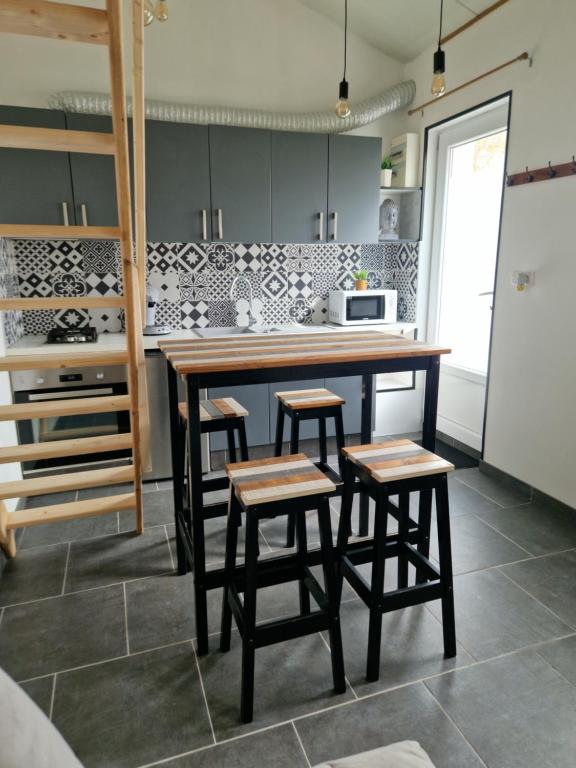 Jolie maisonnette avec terrasse et emplacement voiture à 200m de la plage - 3