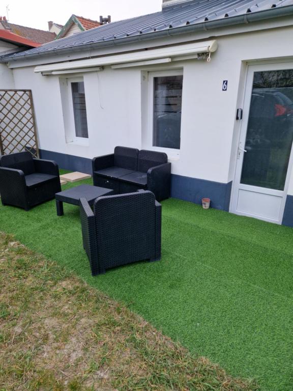 Jolie maisonnette avec terrasse et emplacement voiture à 200m de la plage - 5
