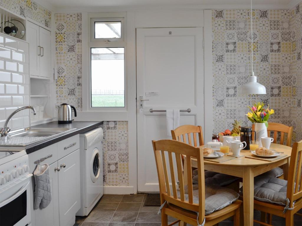 Mid Bishopton Cottage photo 3