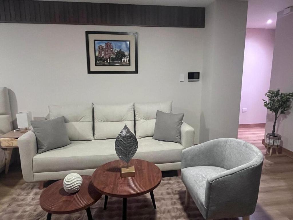 Alojamiento de Lujo con Jacuzzi y Jardín Privado - 2