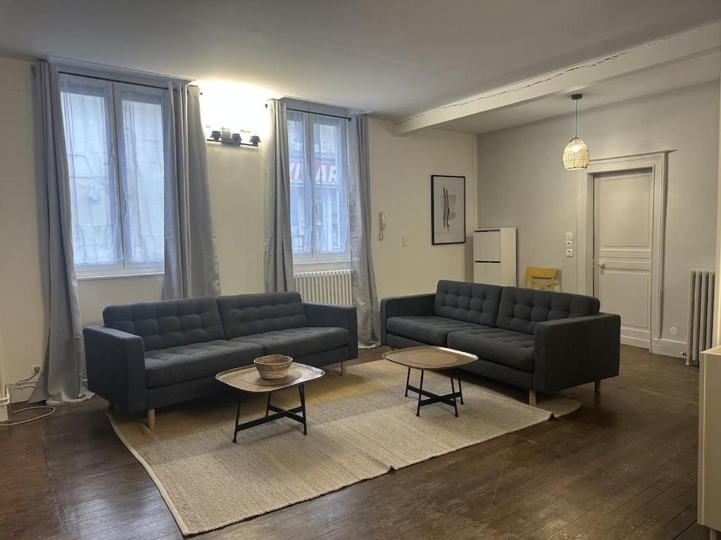 Ensemble Privatif - T3 et T4 - 190m2 - 10 pers - Cour et Parking - Hypercentre - 1