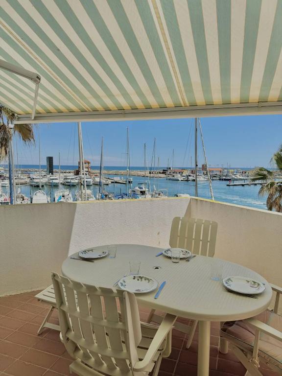 Superbe T2 avec vue sur le port et la mer avec parking privé 4RP221 - 2