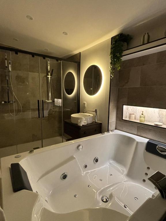 L'Isle d'un Instant - Suite de Luxe - Baignoire Balnéo - Double Douche - Hyper Centre - 5