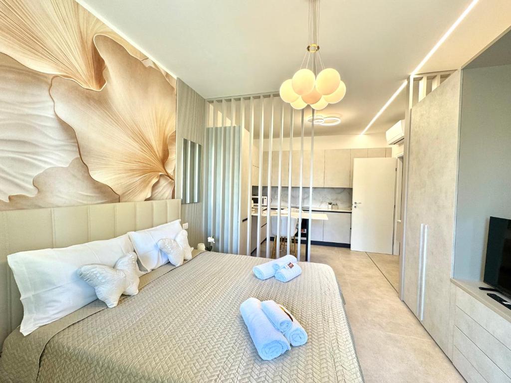 Golden Charme Suite - 1