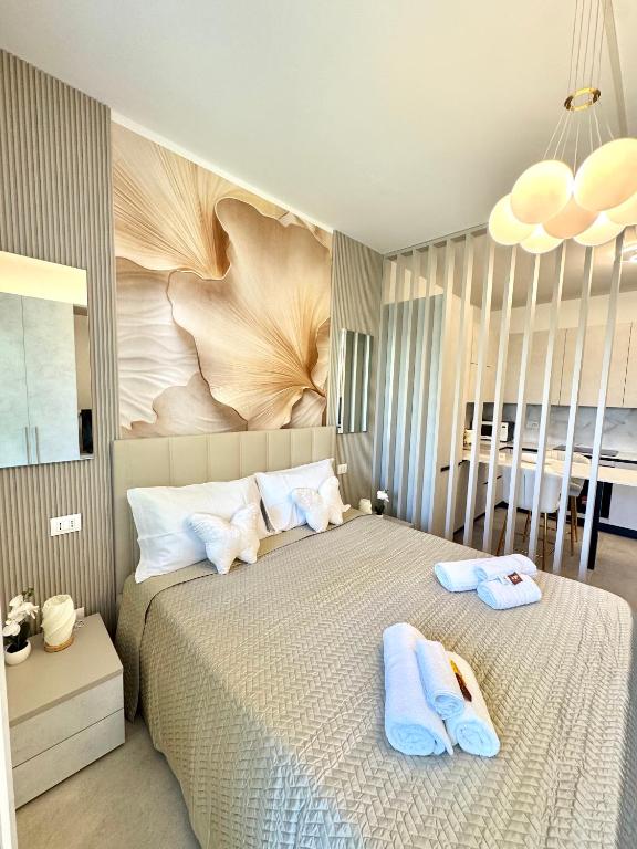 Golden Charme Suite - 2