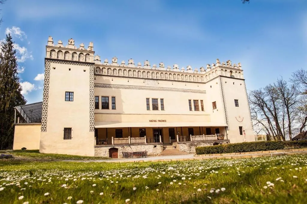 Kaštieľ Fričovce, hotel in Fričovce