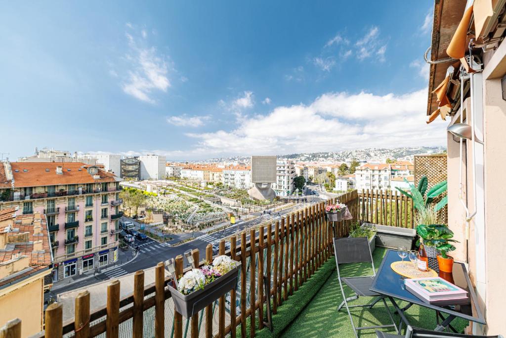 Open Sky Terrace Lage 1 Bdr & Parking - 1