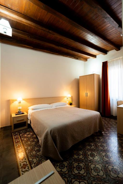 Porta delle Botteghelle — Hotel rooms in Trapani, Sicily