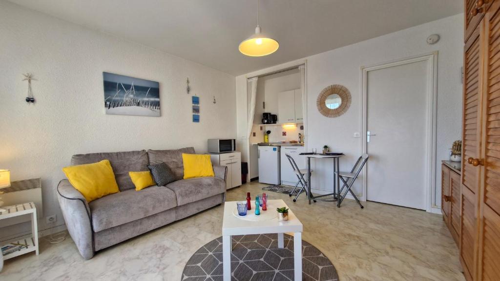 Royan - STUDIO LUMINEUX au calme - 30m de la PLAGE - Quartier du PARC - 2