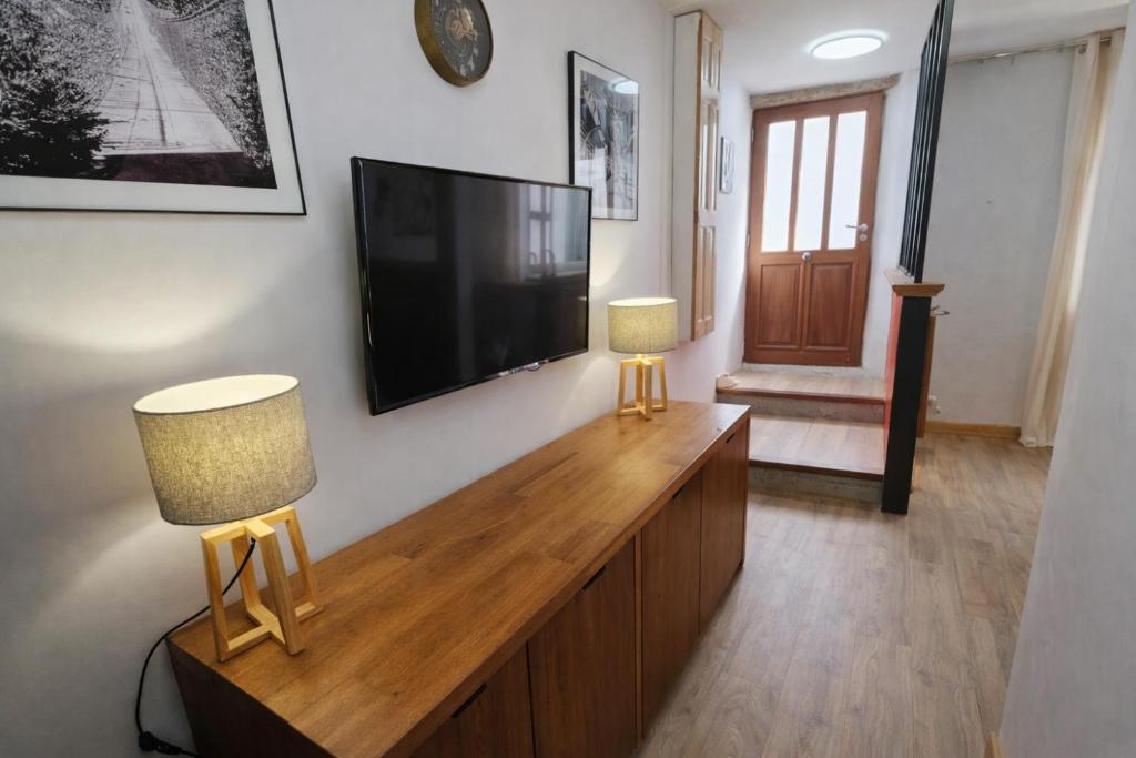 CITE MEDIEVALE- LE REMP'ART - 3 Chambres Tout Confort-au pied de la Cité- Accès direct piétons - parking gratuit - 4