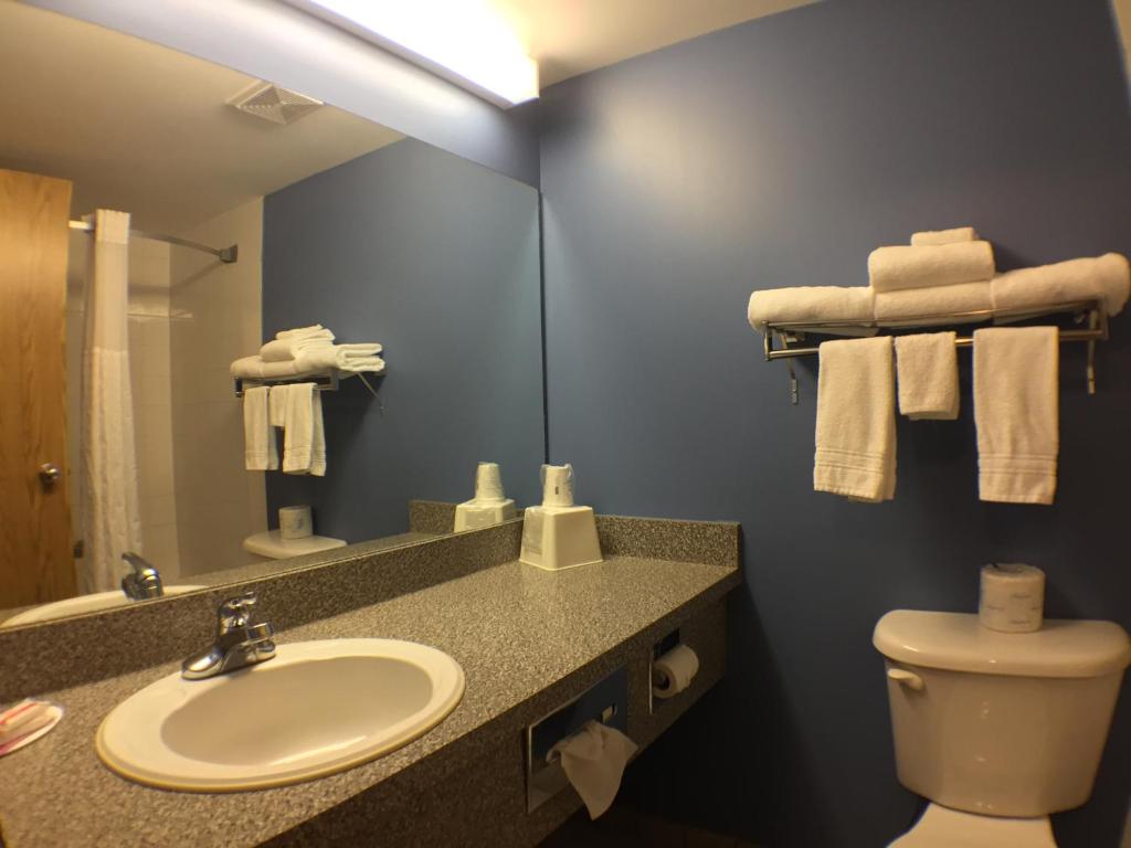 Super 8 By Wyndham Fort Frances photo
