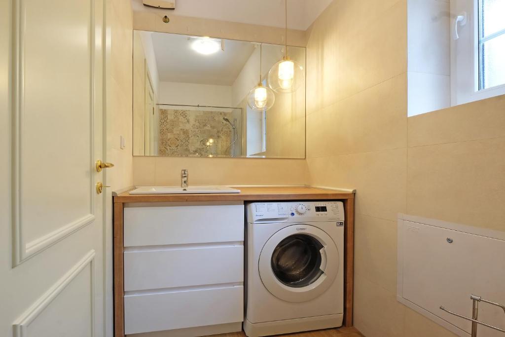 Stylish 1BR Luxury Apartment in Vračar Next to Kalenić - 5