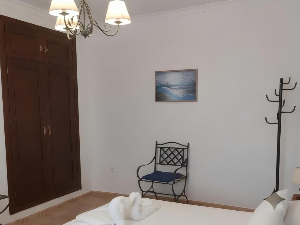 Apartamento en Conil de la Frontera ubicado en en una zona tranquila y muy bien situada para disfrutar del pueblo y de la playa sin necesidad de coche SOLO PARA FAMILIAS Y PAREJAS - 5