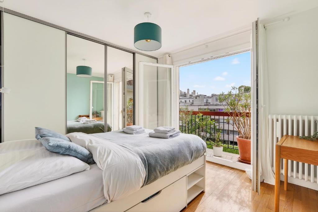 Bright & Quiet 3BR with Balconies in Paris 11th - 4