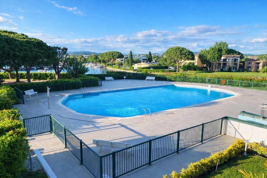 Trés beau Studio dans résidence calme avec 2 piscines,parking privé et proche des commerces et plage - 1