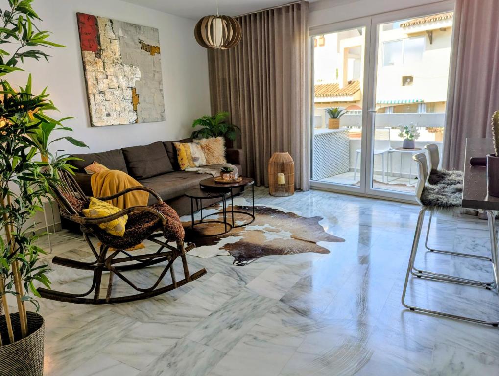 PIN4.1 - Beachfront 1BR near Port Beach - 2