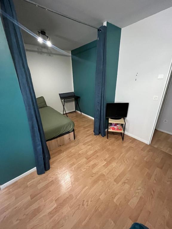 Apartment with parking near city center - 3