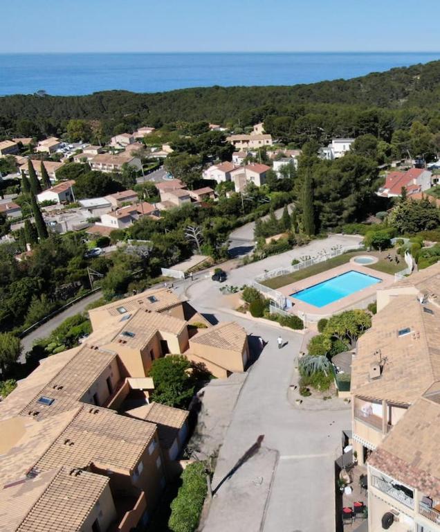 Bandol - " LES CIGALES BANDOLAISES " - Piscine - Terrasse vue mer - Parking privé - Climatisation - Proximité calanques - Calme - 2