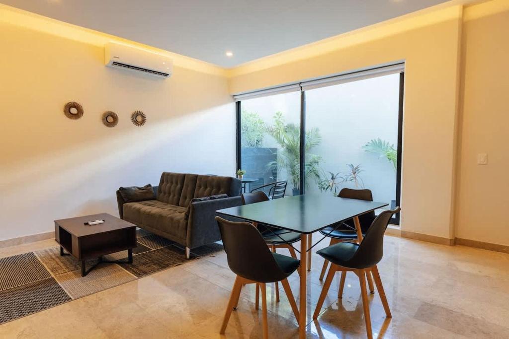 Spacious Ground Floor Apartment - 1
