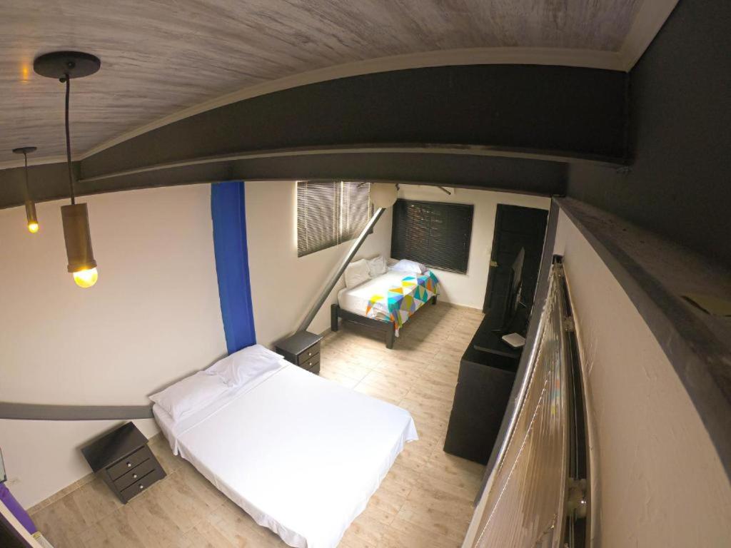 Apartaestudio 16 bonito aire acond parqueo priv, - 2