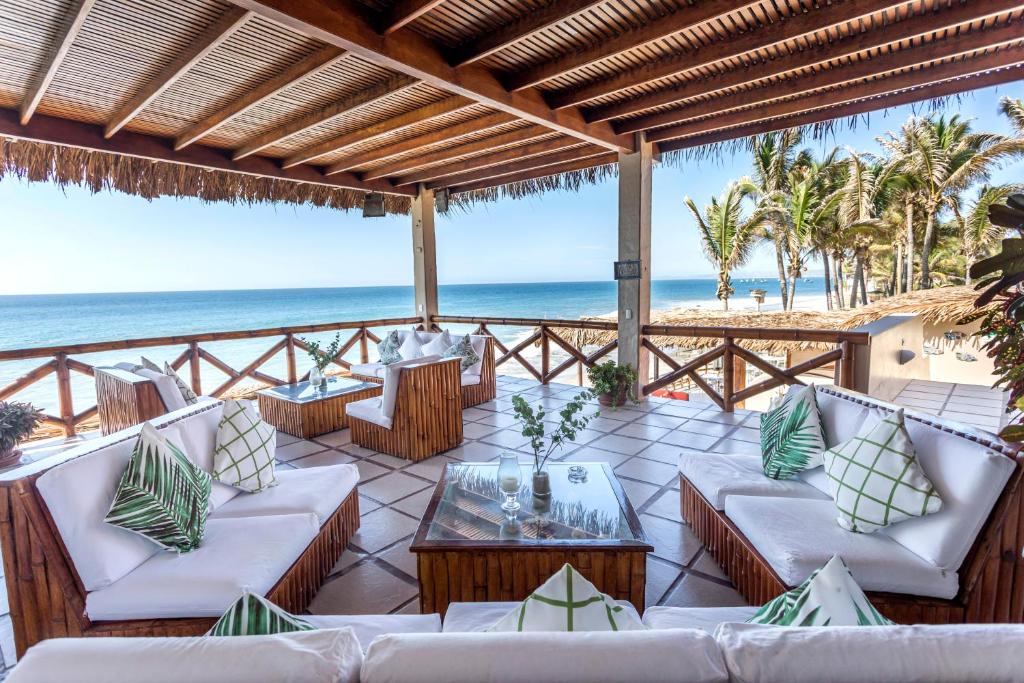 Casa de Playa Bungalows & Restaurant - 3