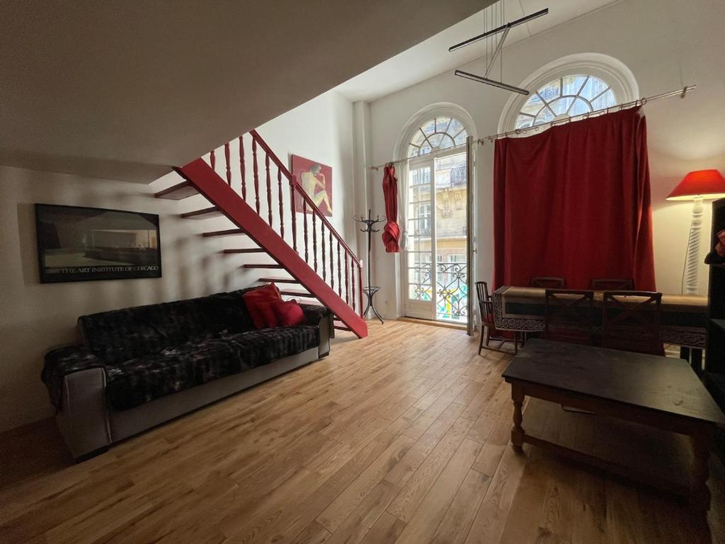 Newly refurbished Parisian loft in center - 1