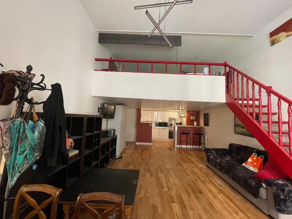 Newly refurbished Parisian loft in center - 3