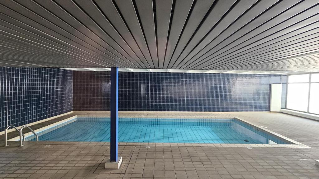 Studio plein centre, calme, parking inclus, piscine et gardien - 4