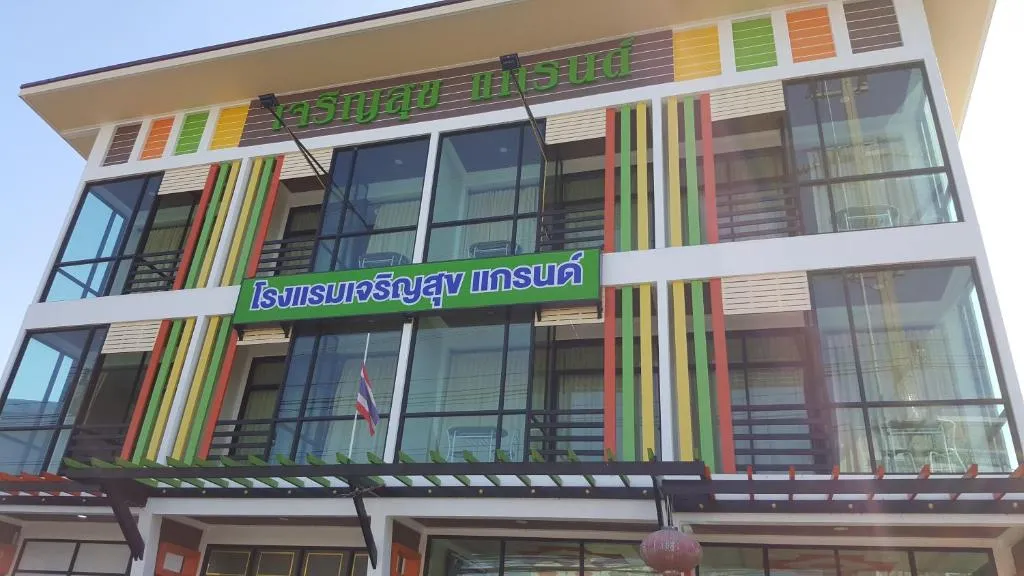 Charoensuk Grand Hotel, hotel in Kabin Buri