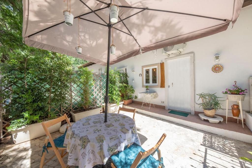 Cozy flat -5 min to the airport -free parking - 2