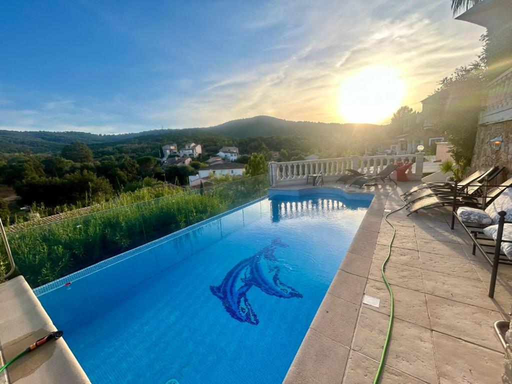 Chambre avec piscine, jacuzzi, vue mer et montagne, plage à pied - 4