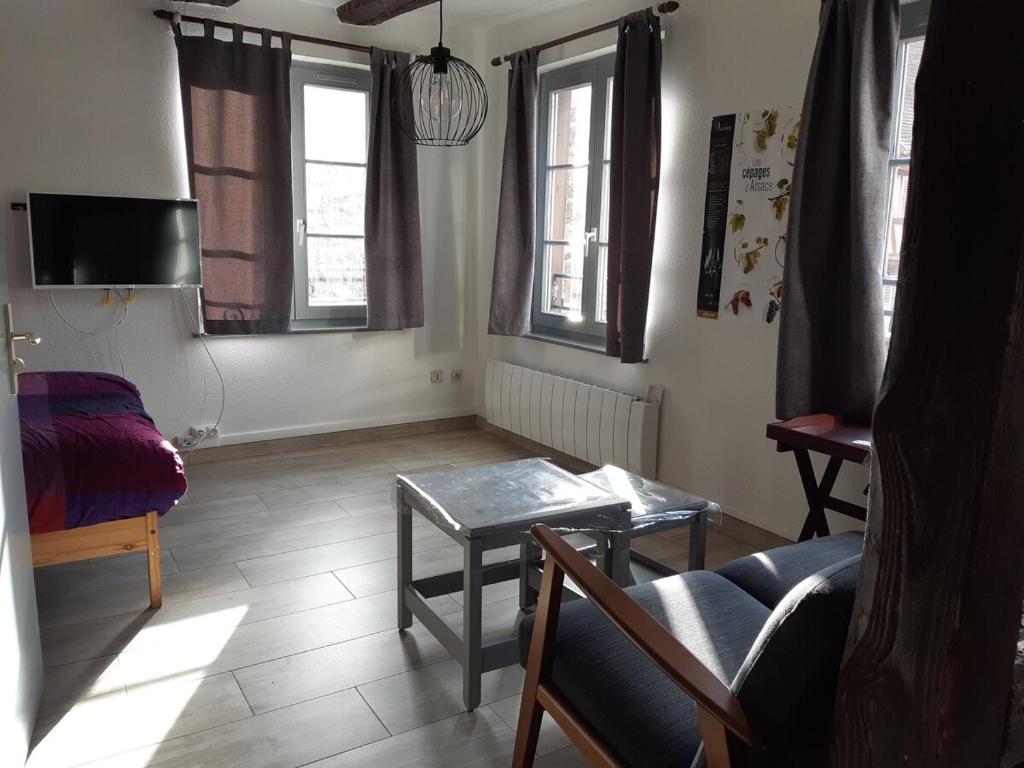charmant studio lumineux situé au centre ville - 2