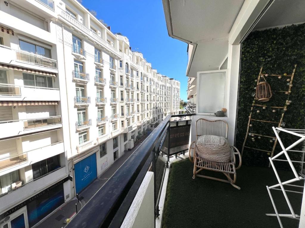 Superbe appartement face Martinez, près de la mer - 4