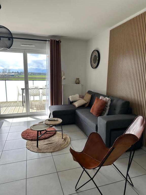 Face au Jura, appartement neuf 70m2, à 10 minutes de Genève pour 1 à 6 personnes - 2