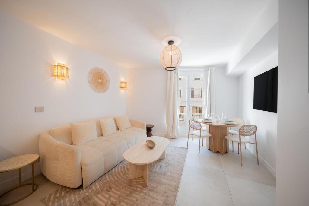 Apartment Place des lices -2BDR-6P- Saint Tropez - 1