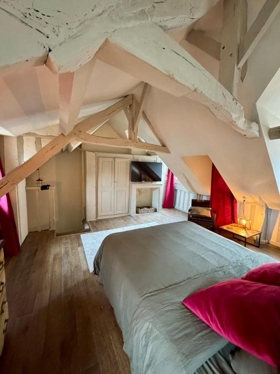 Suite 26 - 5