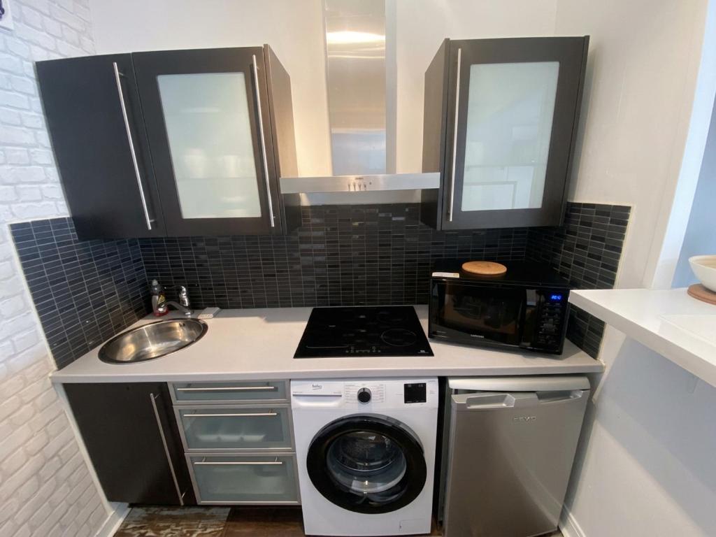 Trés beau Studio dans résidence calme avec 2 piscines,parking privé et proche des commerces et plage - 4