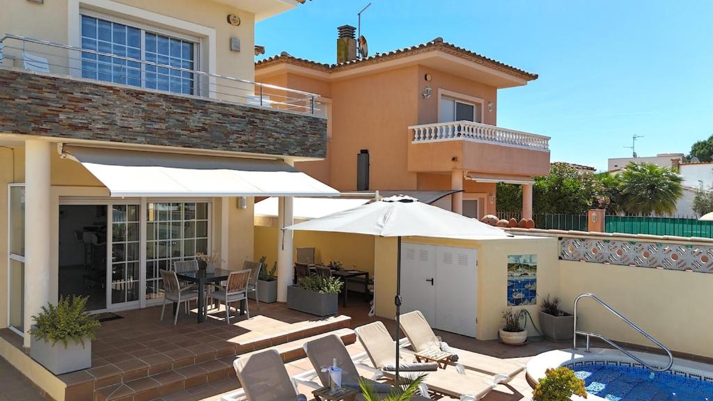 High Standard House with privat Pool - 2