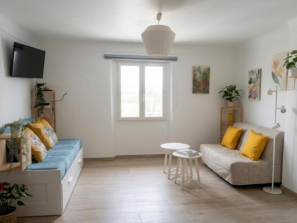 spacieux logement vieil antibes climatisé 5 minutes plages - 2
