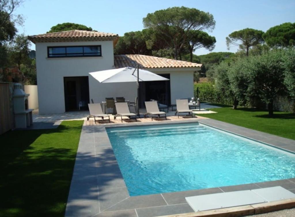Villa avec piscine chauffée sous les pins parasols et les oliviers - 2