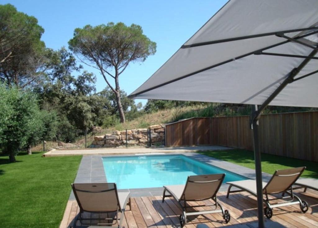 Villa avec piscine chauffée sous les pins parasols et les oliviers - 3