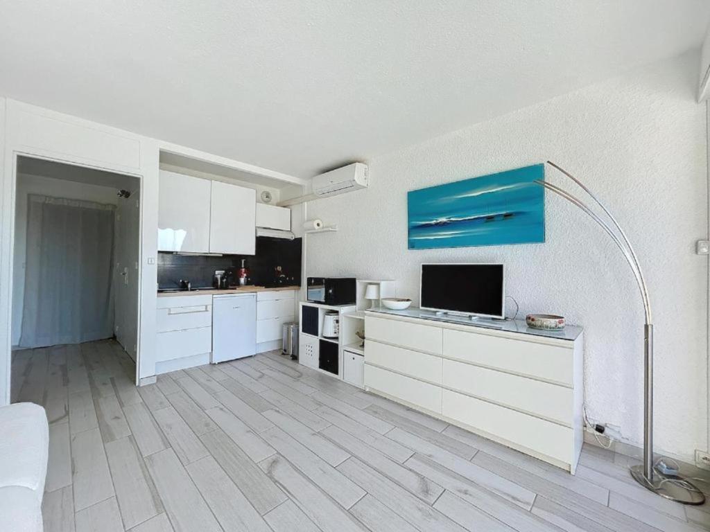 Superbe studio vue port, Clim, WIFI, terrasse - 3