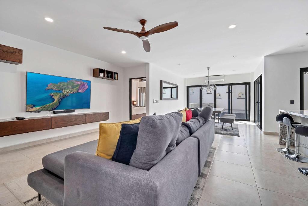 Marbella Lane Premium Ocean View Villa & Pool - 4