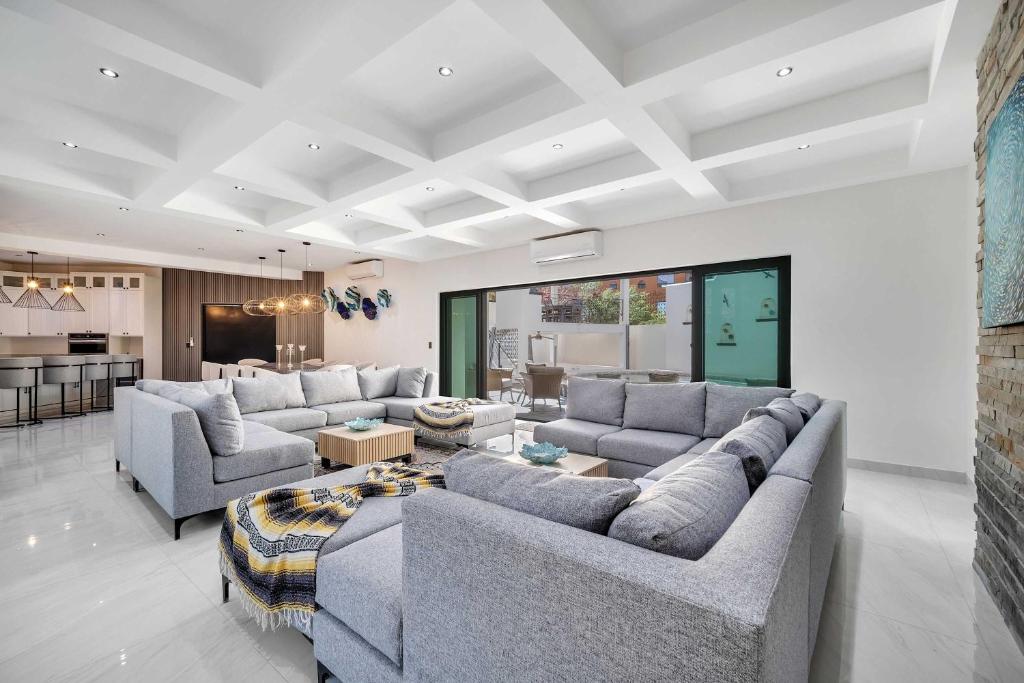 Marbella Lane Grand Private Luxury Home Villa - 2