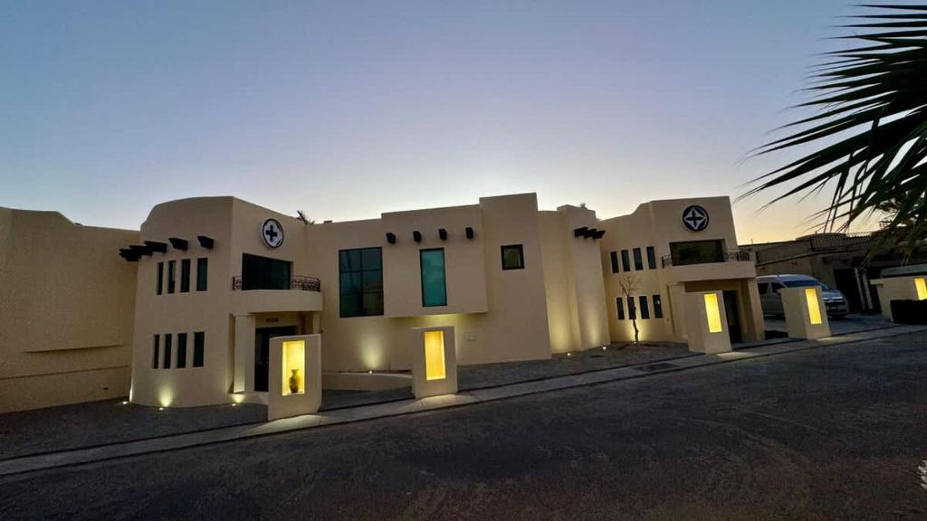 Grand Villa Famlee - multi-family rental sleeps 16 - 2